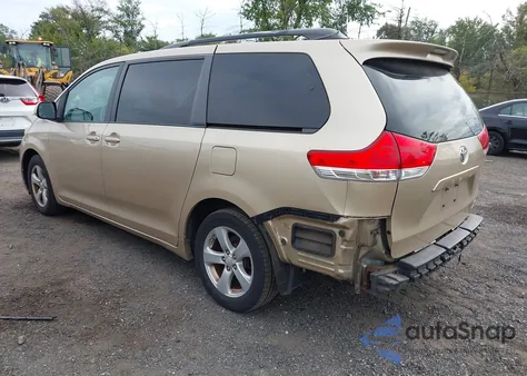 2011 Toyota Sienna Le V6 z USA, uszkodzony, nr VIN 5TDKK3DC3BS080418